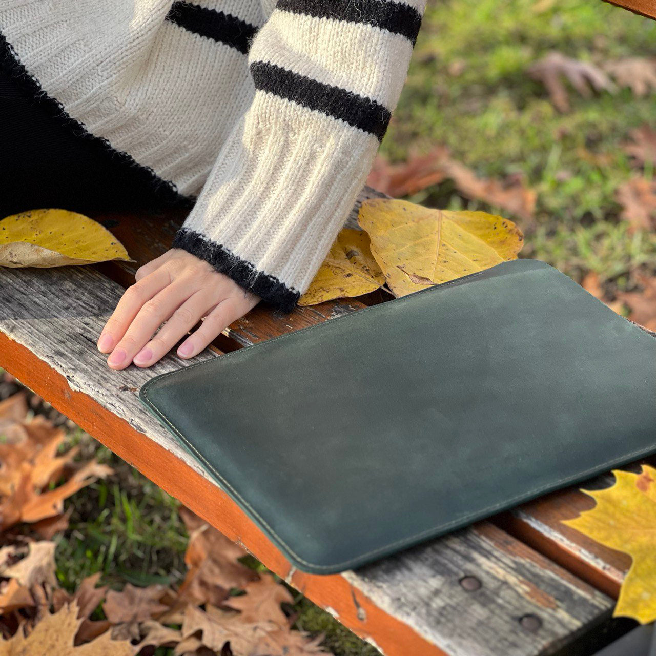 Vintage Leather case for 13  Inch MacBook 13 Air  / Pro M1 M2 M3  No Logo