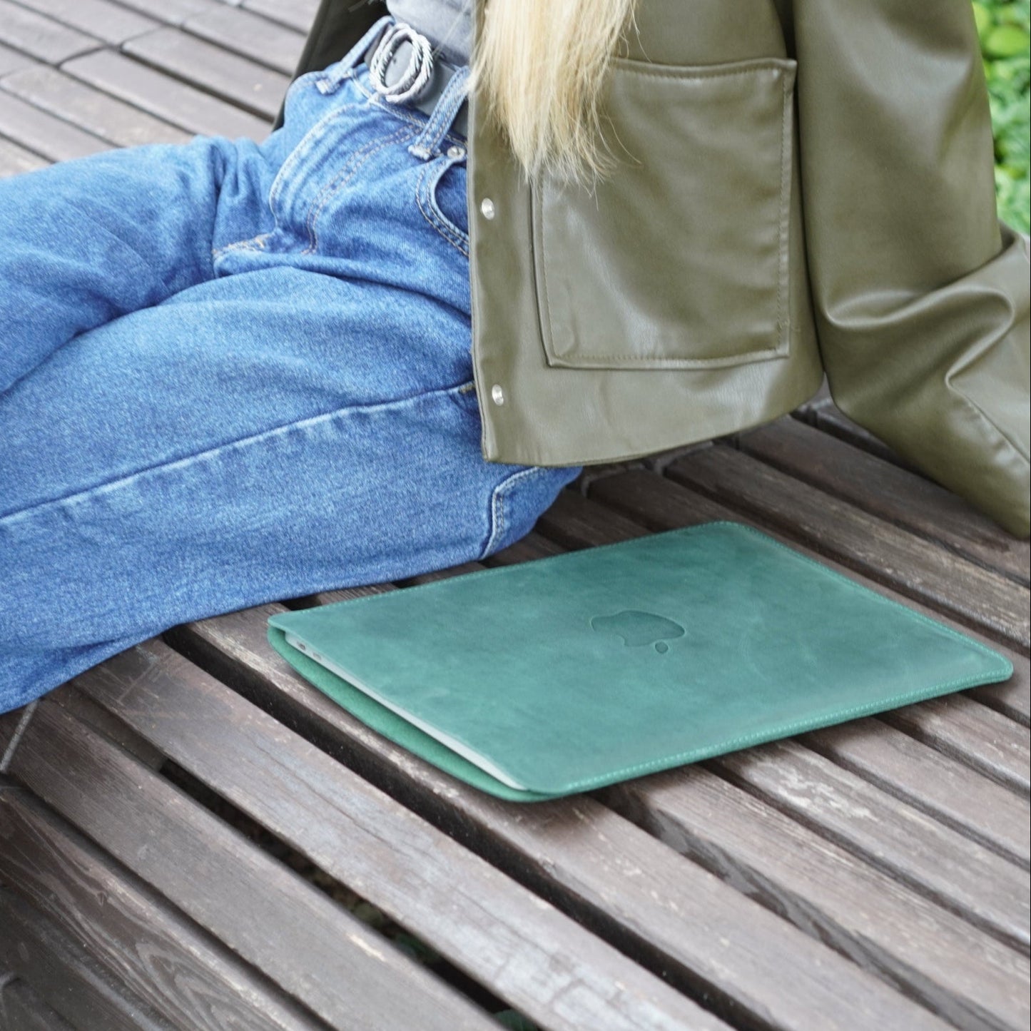 Leather Case for Macbook Air / Pro 13/ 14/15/ Vertical Green Vintage