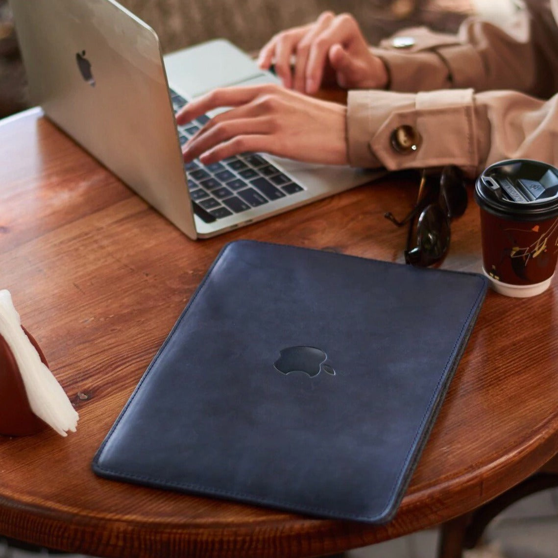 Apple macbook pro outlet 15 leather sleeve