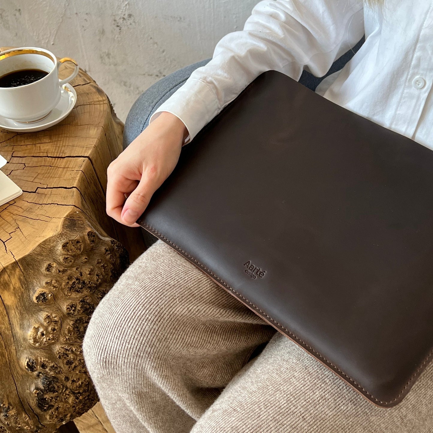 AarteDesign Brown Vintage Leather Sleeve Case For Macbook Air M1 M2 13 / Pro 14 / Pro 15