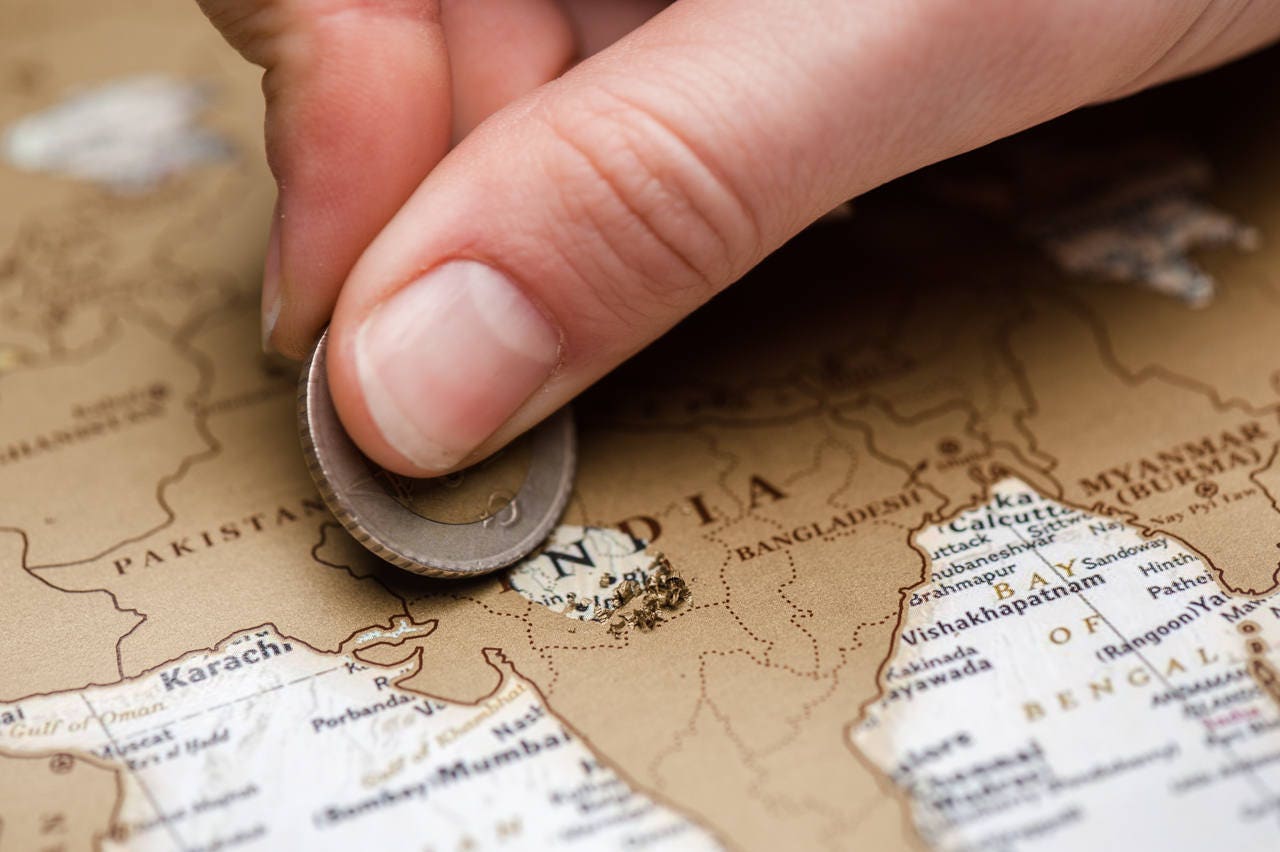 World Map Travel map Scratch off 35x24 Push pin Extra large map Gold Poster - AarteDesign