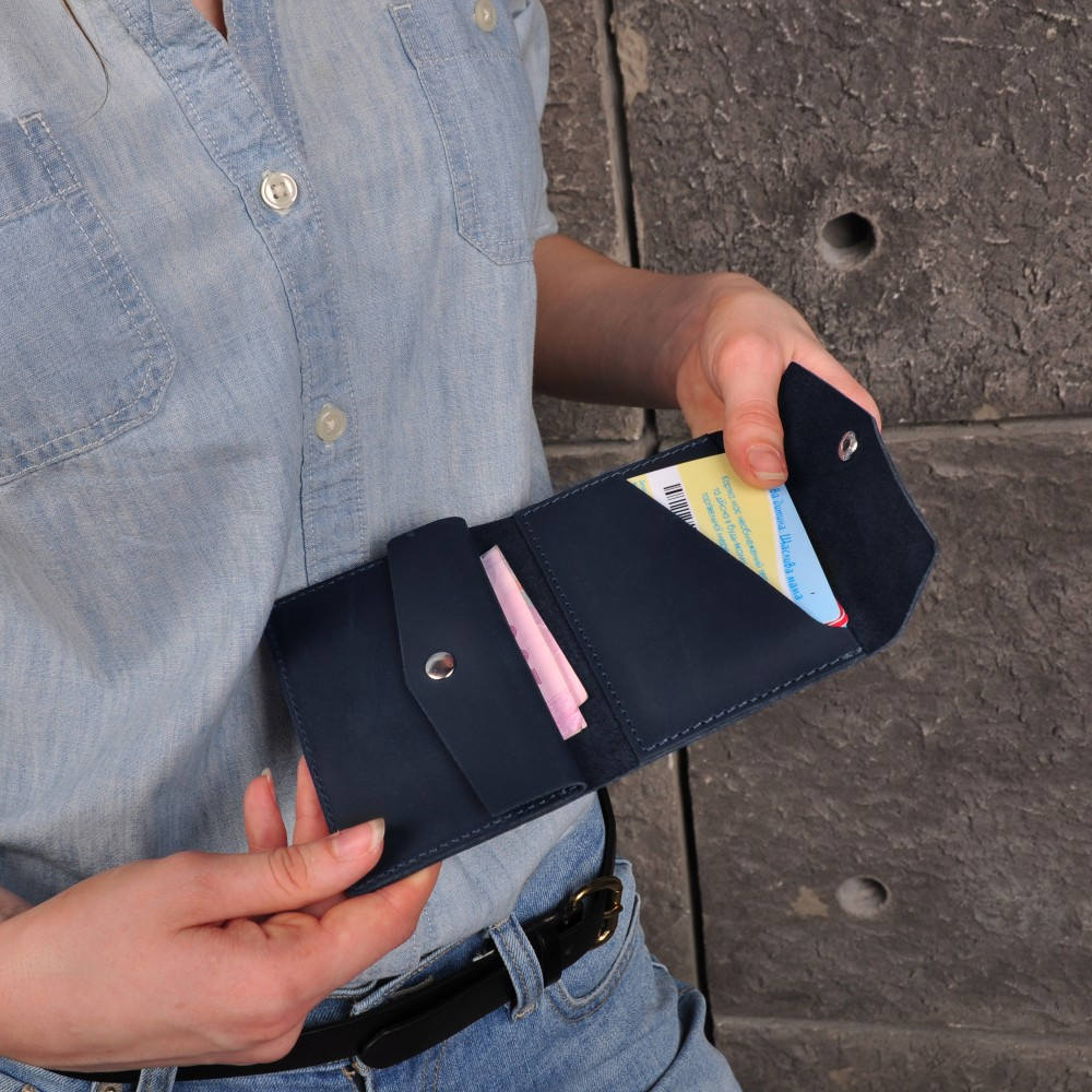 Leather wallet 2.0, with metal button. Night blue colour