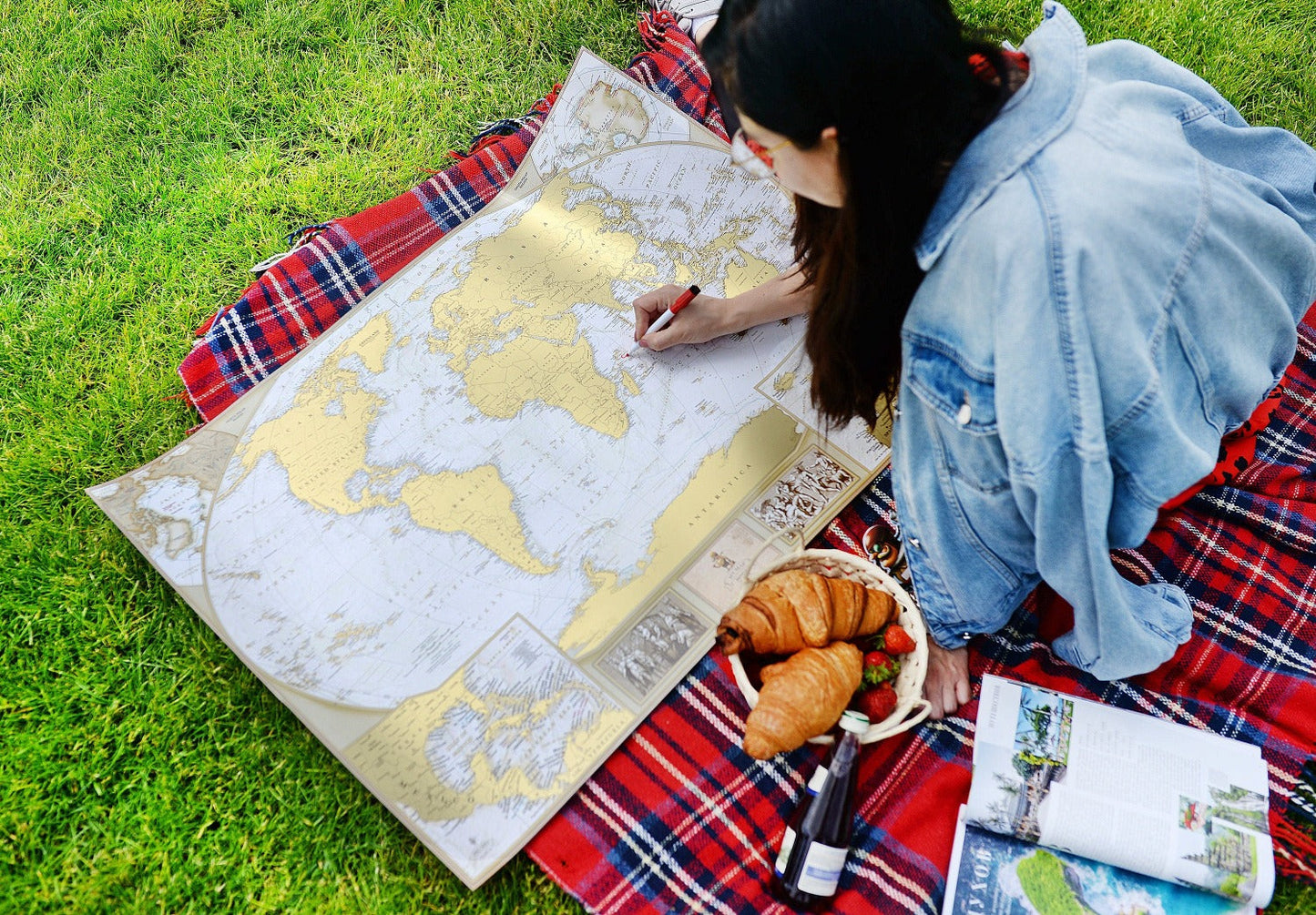 World Map Travel map Scratch off 35x24 Push pin Extra large map Gold Poster
